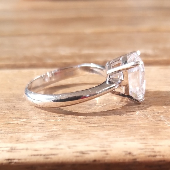 Asscher Cut Engagement Ring - Picture 4 of 8